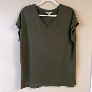 Orvis, V Neck T shirt for women, Cap Sleeve, Knit Top, Color Olive, Size M